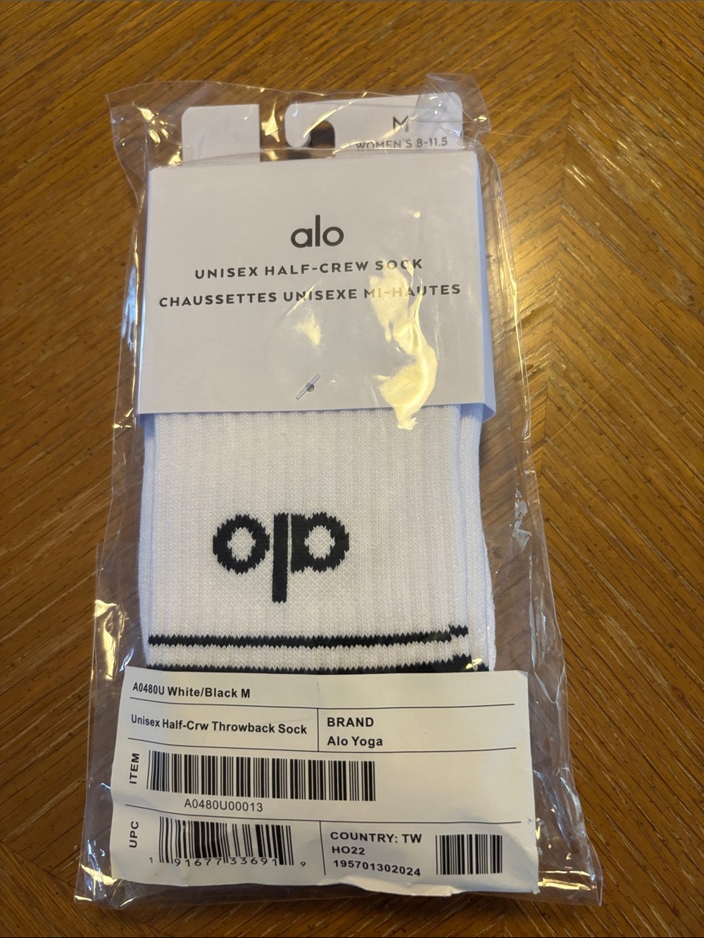 ALO Yoga White Unisex Half-Crew Socks with Black Logo Medium NWT